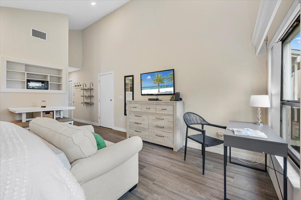 Properties 11863 Wimbledon Circle 542