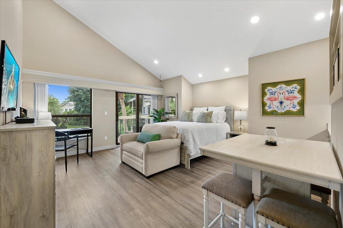 Properties 11863 Wimbledon Circle 542