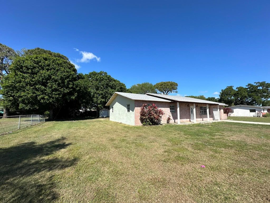 Photo of 2657 Seneca Avenue, Fort Pierce, FL 34946 (MLS # R10973942)