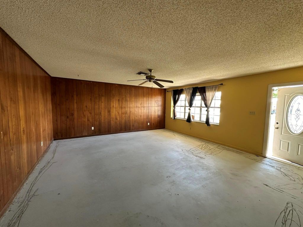 Photo of 2657 Seneca Avenue, Fort Pierce, FL 34946 (MLS # R10973942)