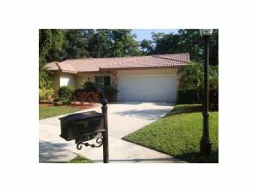 Beautiful 3/2 SF home with pool situated on a huge lot in Millpond, Boca Raton.  Quick approval, great-responsible landlord, fenced yard, pet friendly, all age, large patio  ''A'' rated schools, safe neighborhood.