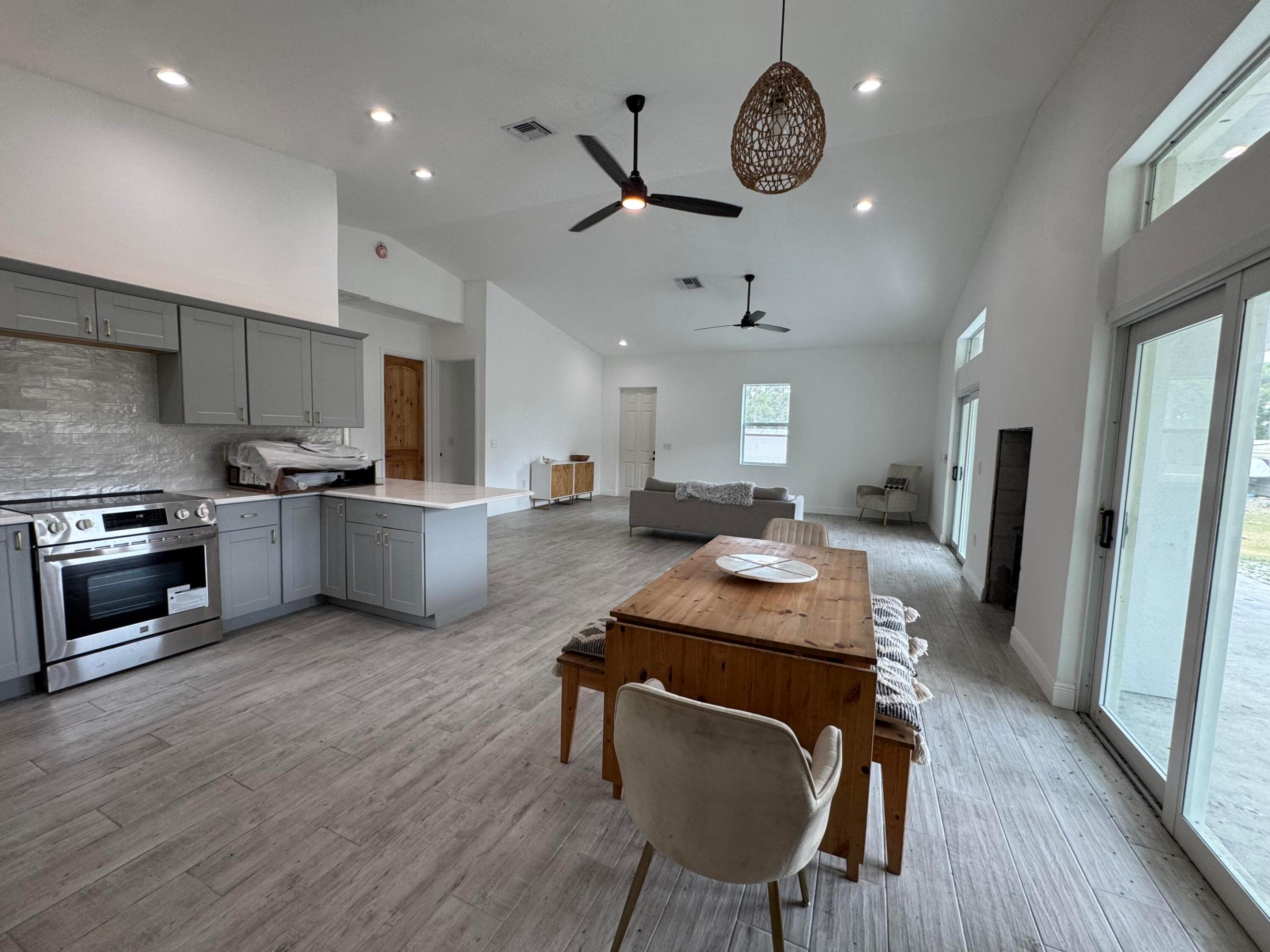 COUNTRY HILLS ESTATES - Land