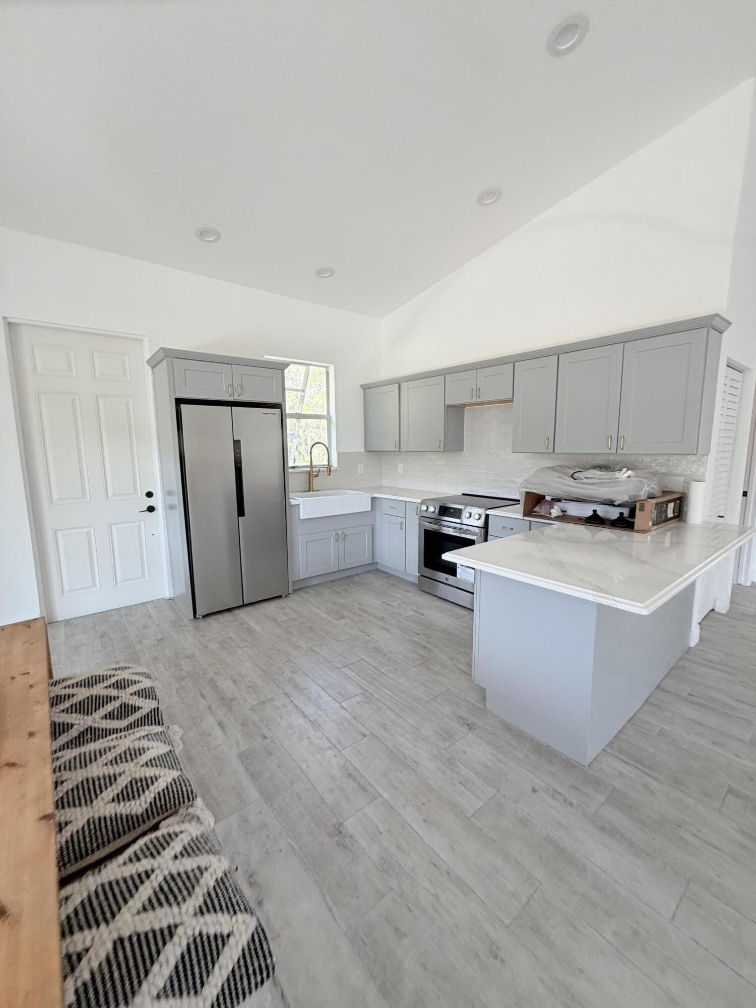 COUNTRY HILLS ESTATES - Land