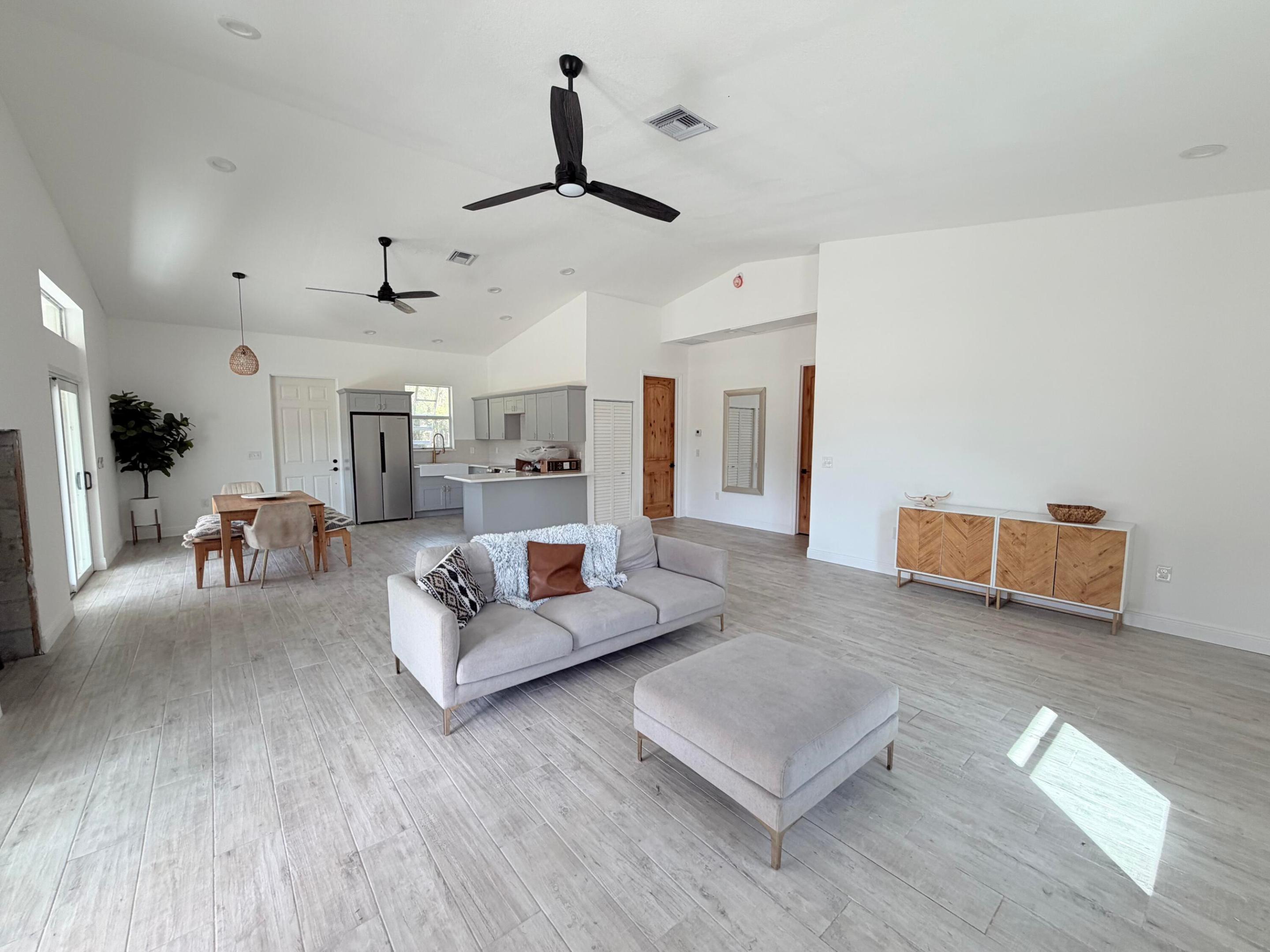 COUNTRY HILLS ESTATES - Land