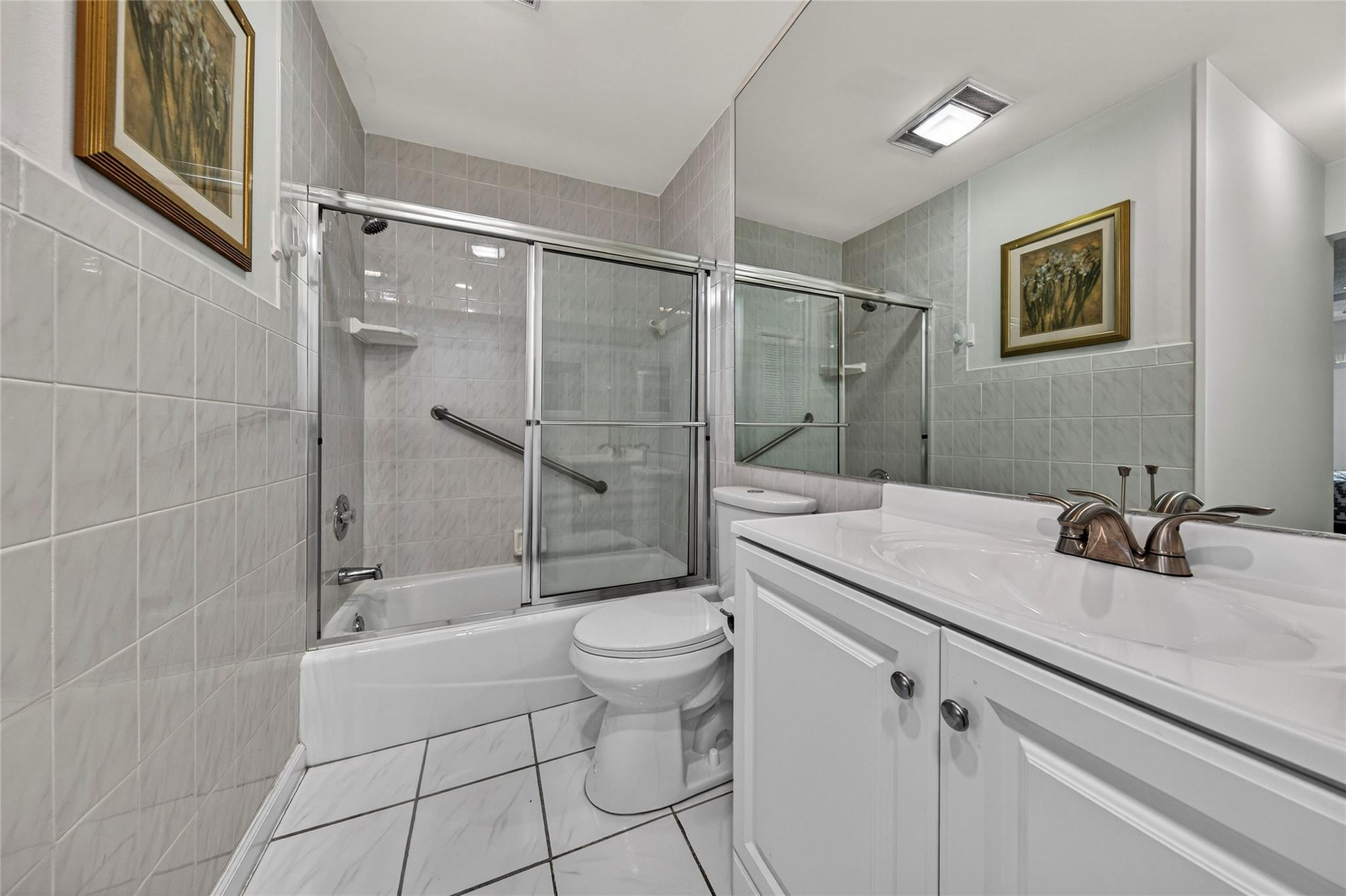 BAY COLONY CLUB - Residential Lease