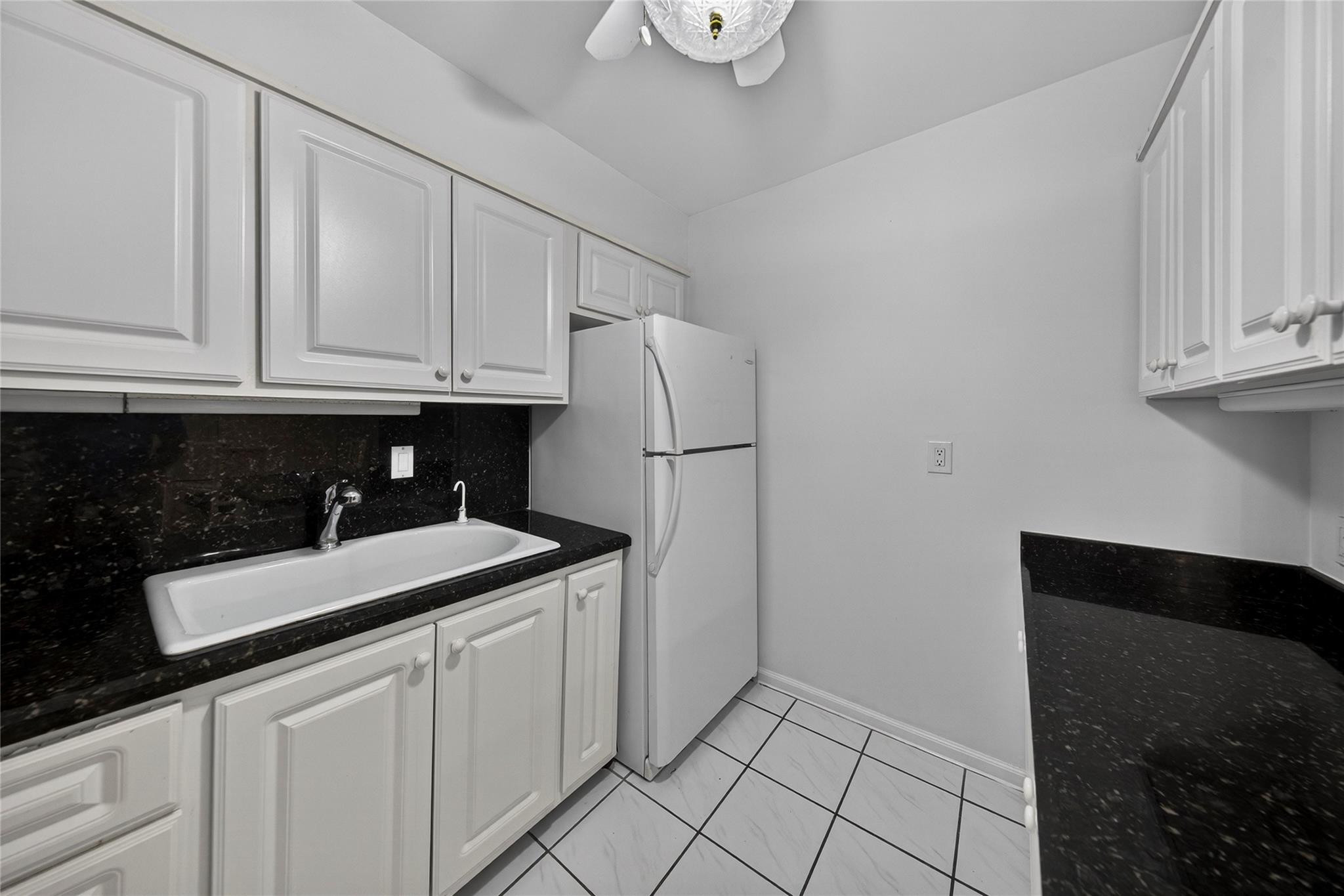 BAY COLONY CLUB - Residential Lease