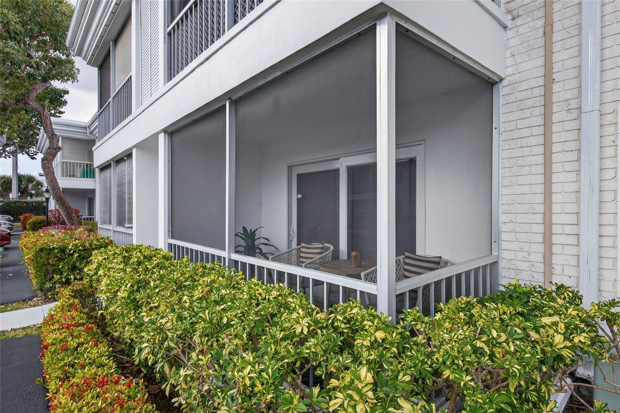 BAY COLONY CLUB - Residential Lease