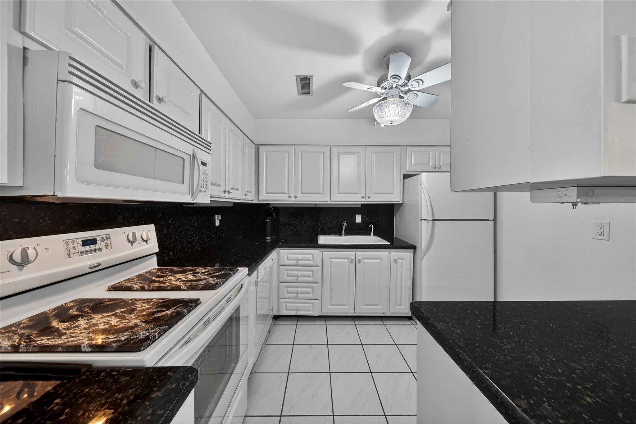 BAY COLONY CLUB - Residential Lease