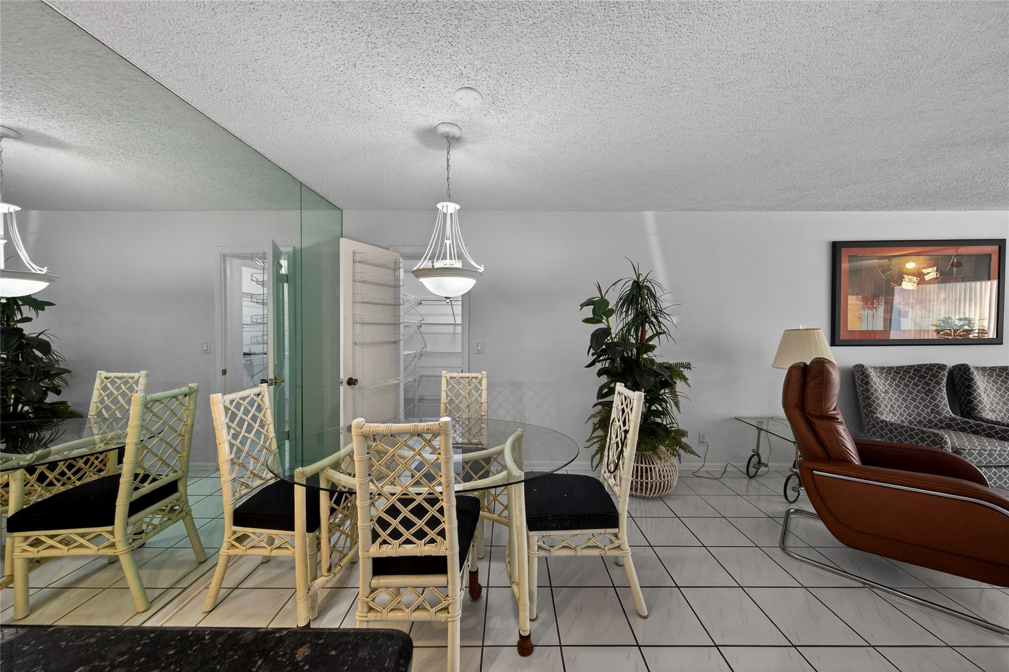 BAY COLONY CLUB - Residential Lease