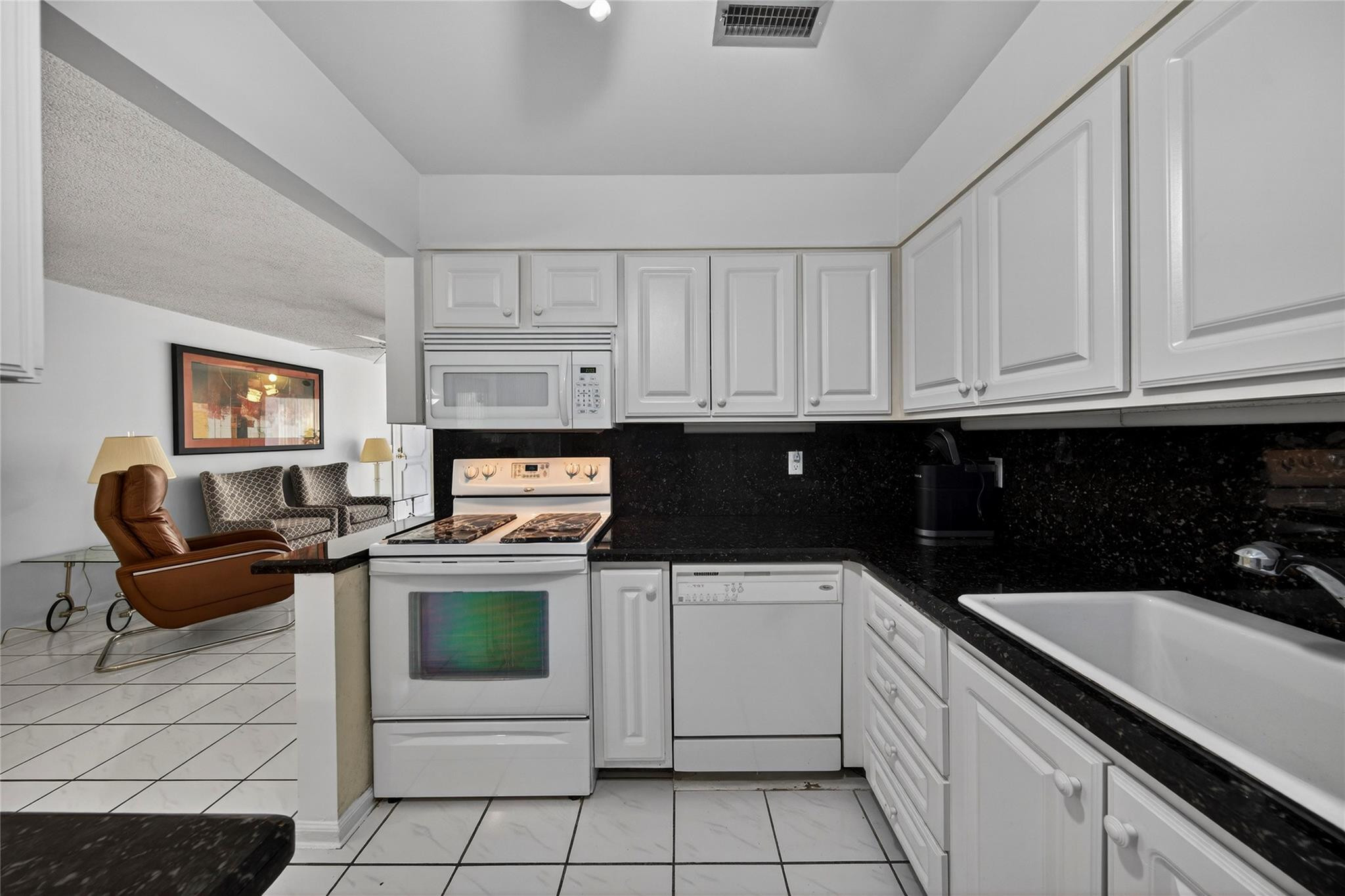 BAY COLONY CLUB - Residential Lease