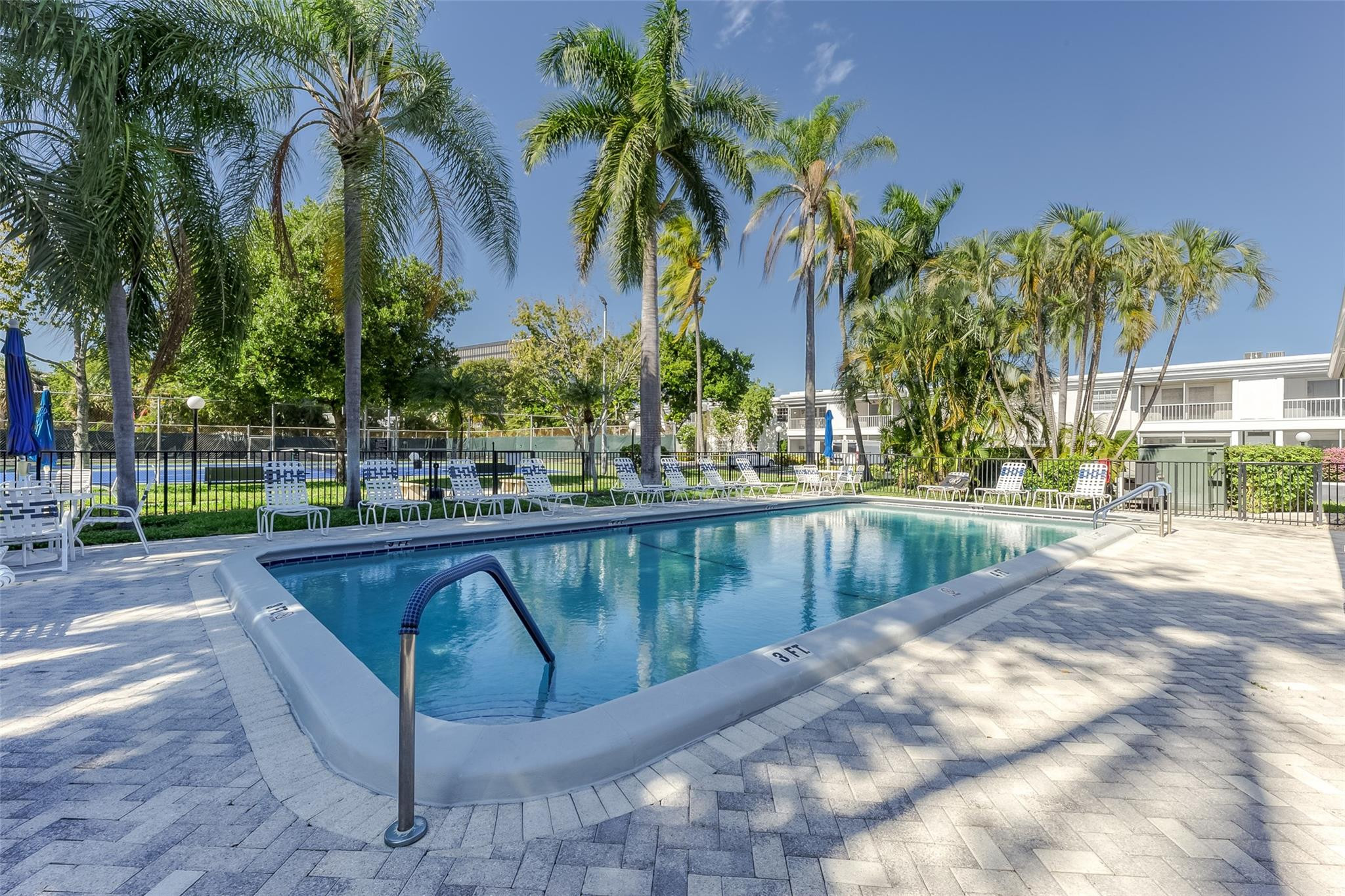 BAY COLONY CLUB - Residential Lease