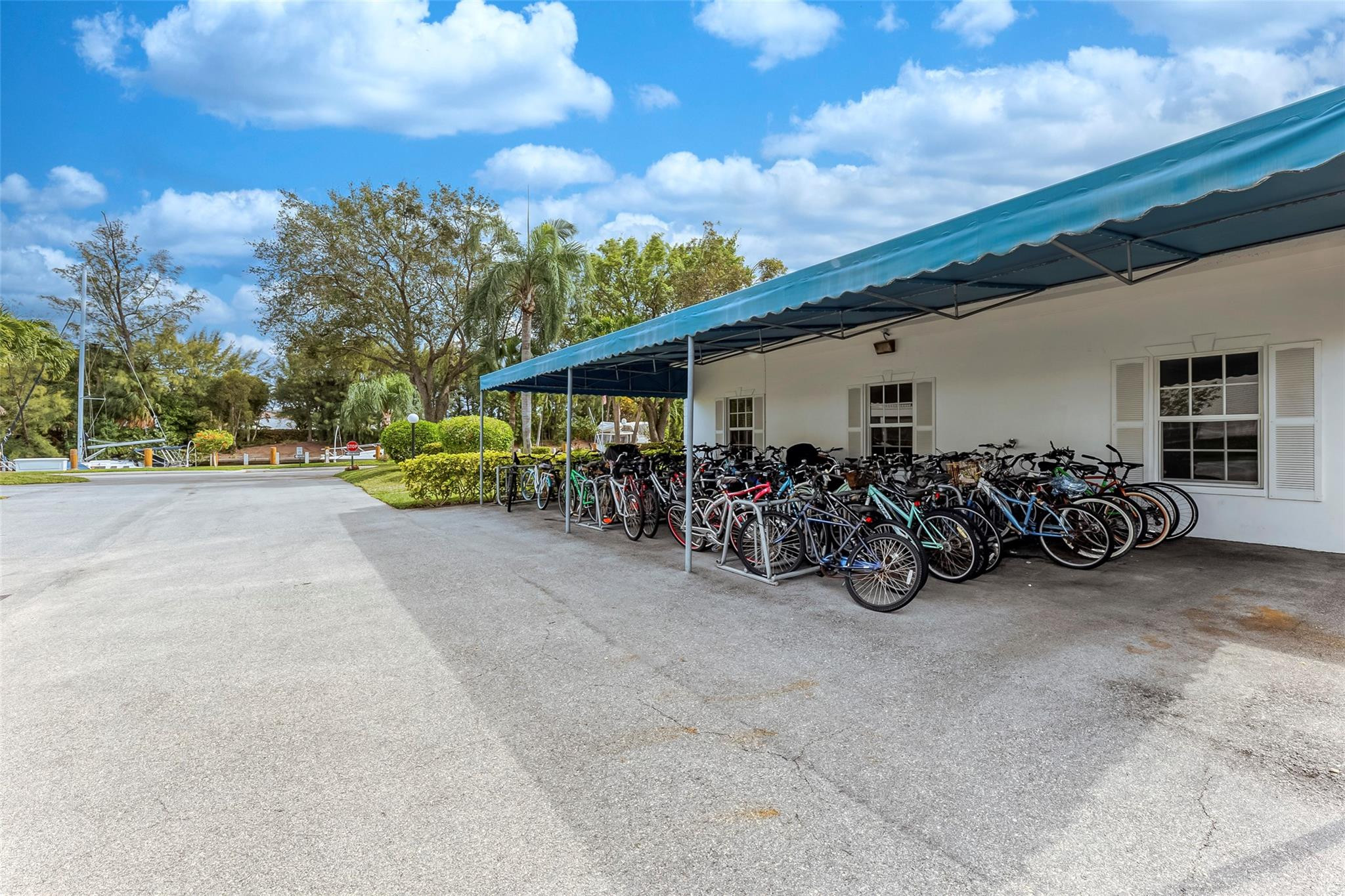 BAY COLONY CLUB - Residential Lease