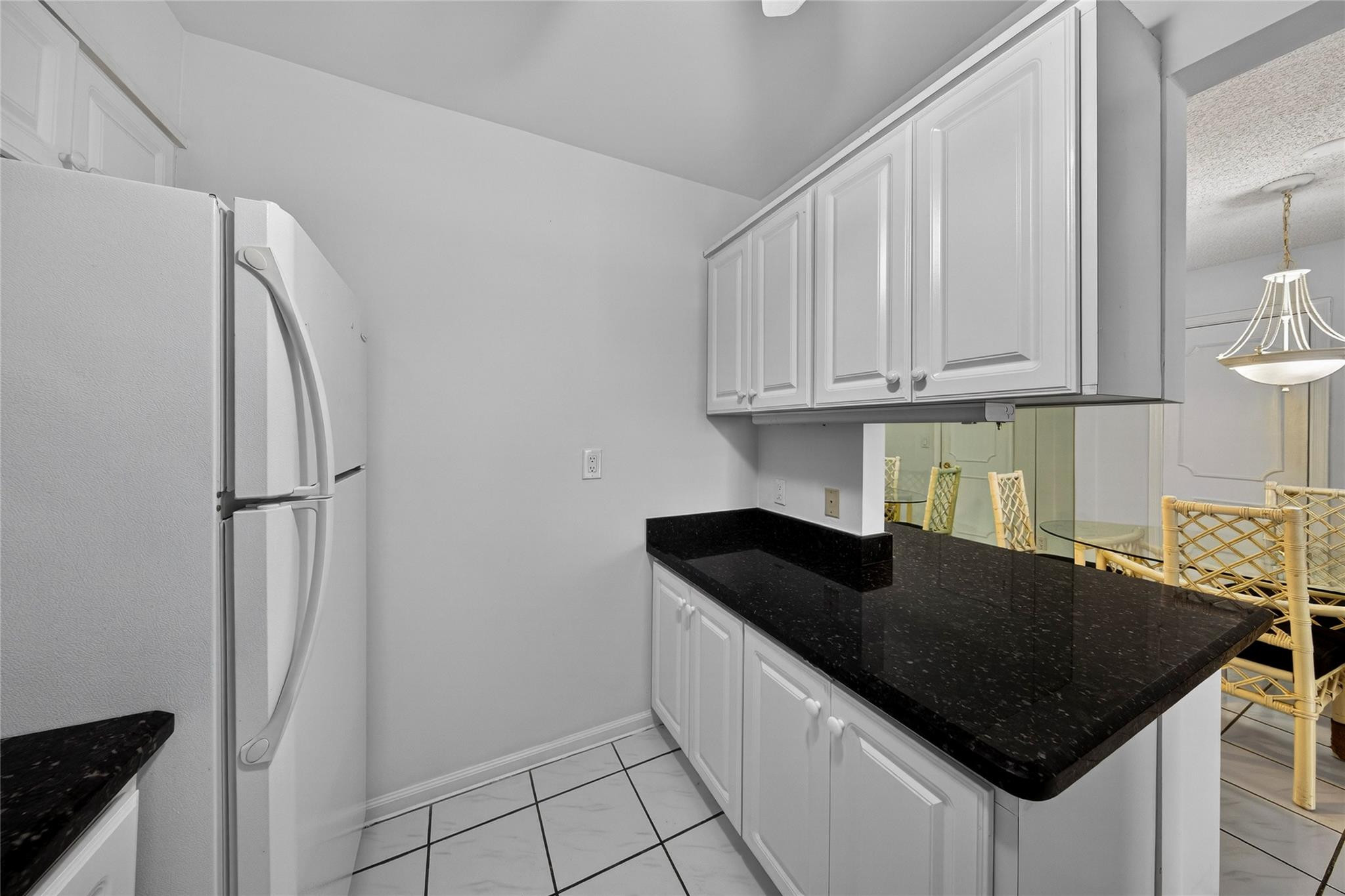 BAY COLONY CLUB - Residential Lease