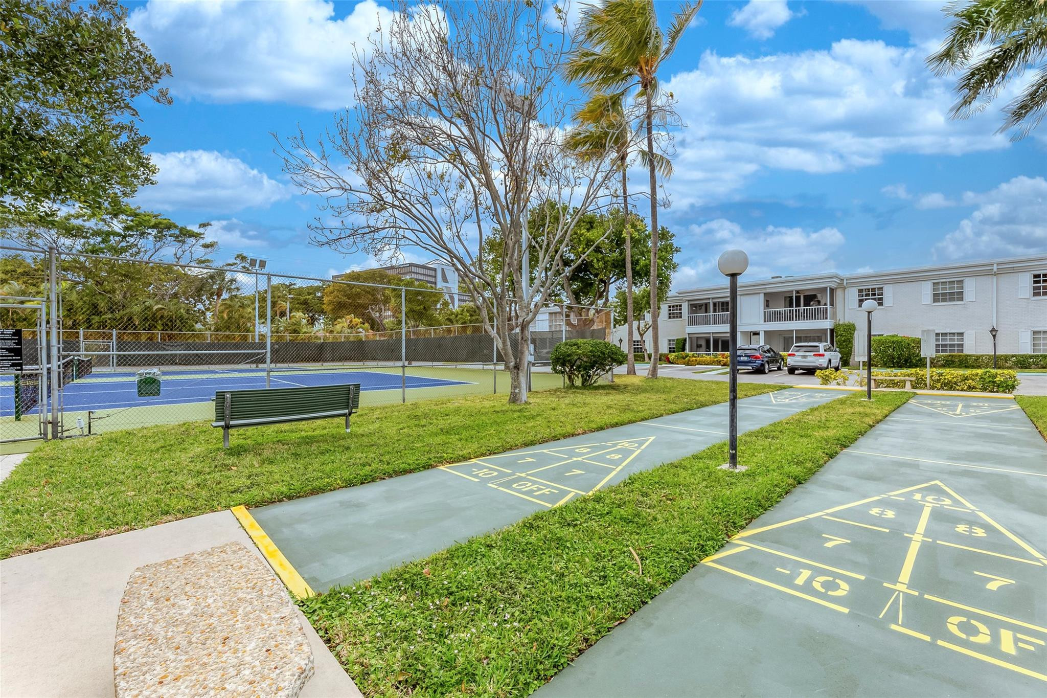 BAY COLONY CLUB - Residential Lease