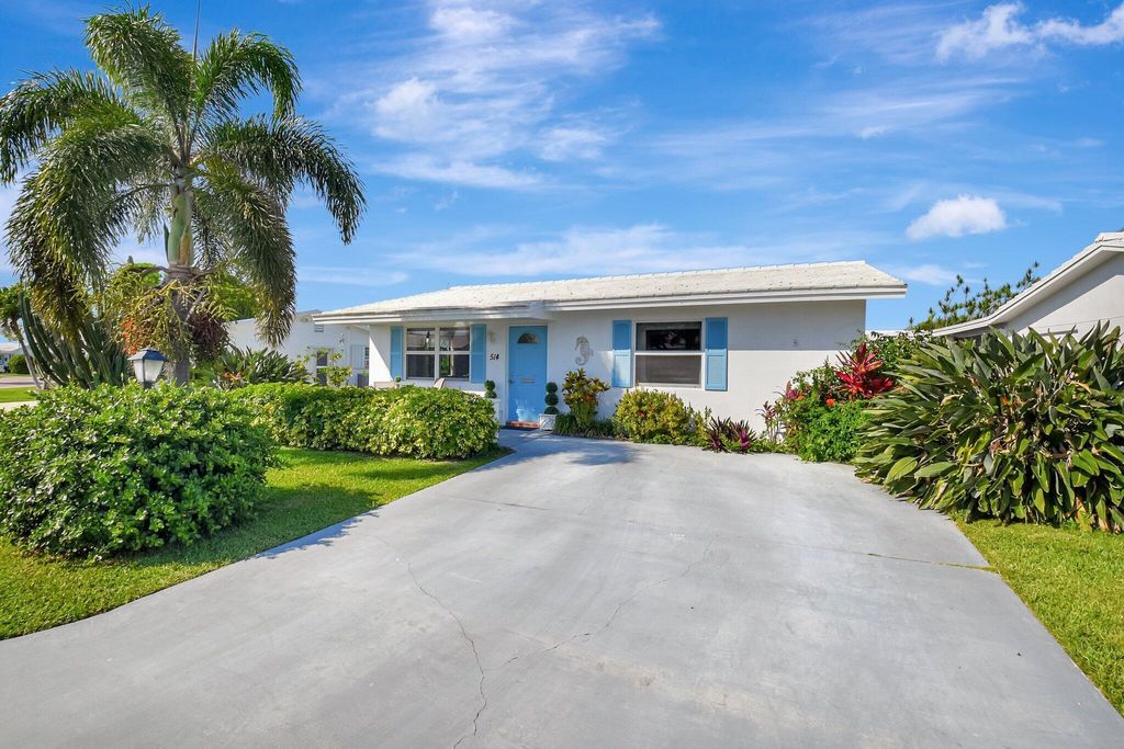 Photo of 514 SW 16th Street, Boynton Beach, FL 33426 (MLS # R11092035)