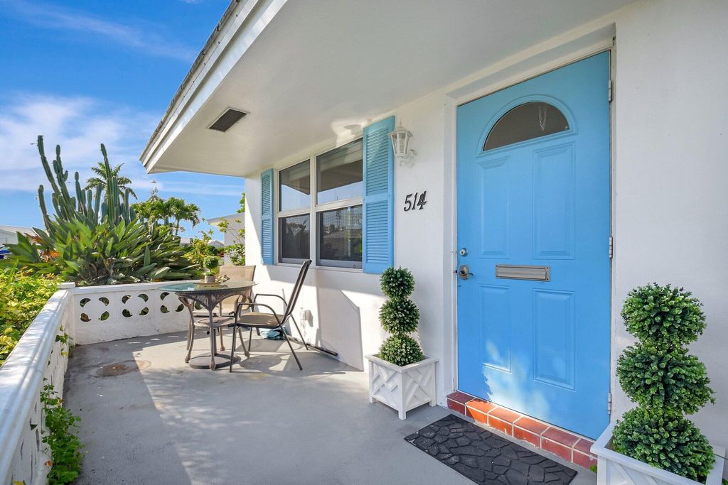 Photo of 514 SW 16th Street, Boynton Beach, FL 33426 (MLS # R11092035)