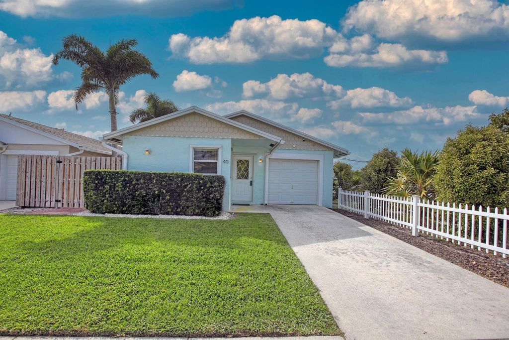 Photo of 141 E Riverside Drive #40, Jupiter, FL 33469 (MLS # R11067252)