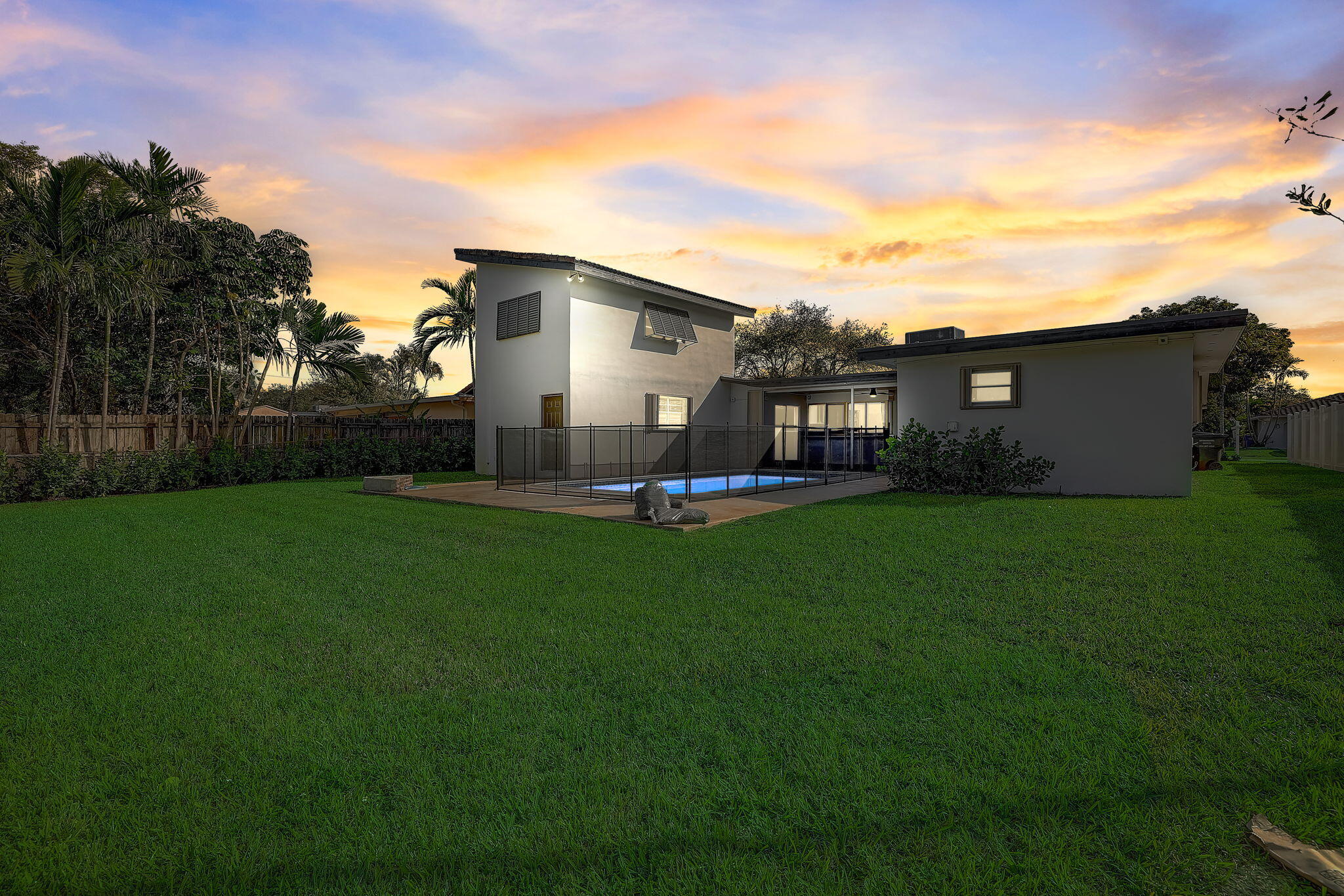 HOLLYWOOD HILLS NORTH SEC ONE - Residential