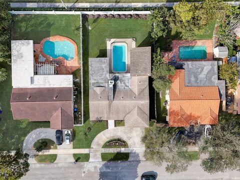 Tiny photo for 3900 N 45th Avenue, Hollywood, FL 33021 (MLS # B26031048)
