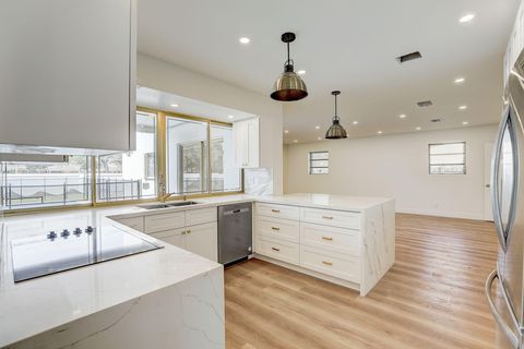 Tiny photo for 3900 N 45th Avenue, Hollywood, FL 33021 (MLS # B26031048)