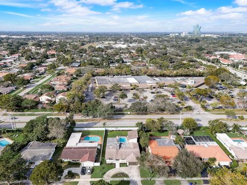Tiny photo for 3900 N 45th Avenue, Hollywood, FL 33021 (MLS # B26031048)