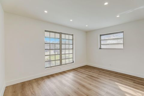 Tiny photo for 3900 N 45th Avenue, Hollywood, FL 33021 (MLS # B26031048)