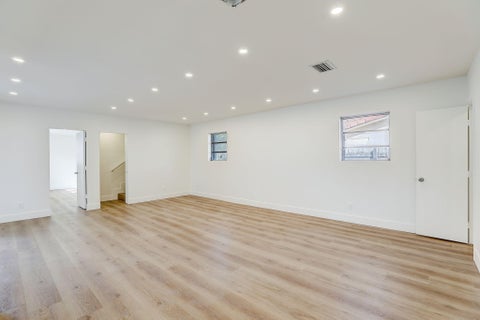 Tiny photo for 3900 N 45th Avenue, Hollywood, FL 33021 (MLS # B26031048)