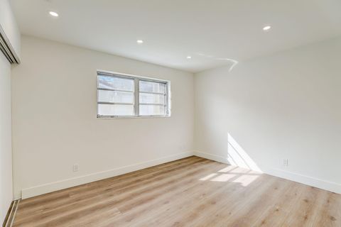 Tiny photo for 3900 N 45th Avenue, Hollywood, FL 33021 (MLS # B26031048)