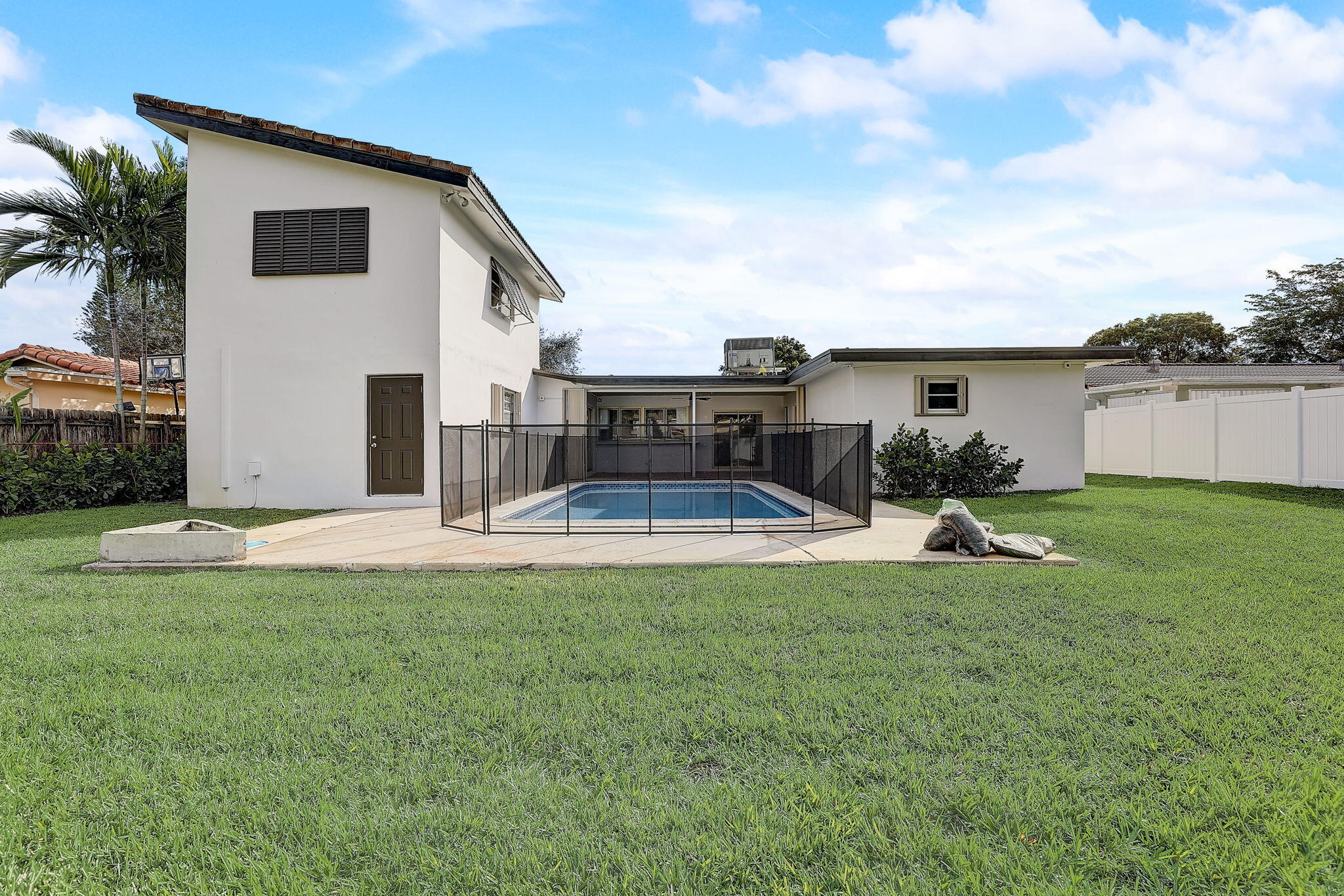 HOLLYWOOD HILLS NORTH SEC ONE - Residential