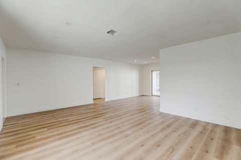 Tiny photo for 3900 N 45th Avenue, Hollywood, FL 33021 (MLS # B26031048)