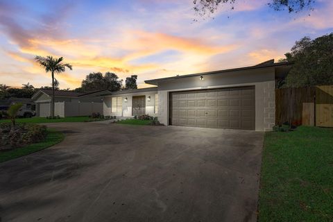 3900 N 45th Hollywood FL 33021
