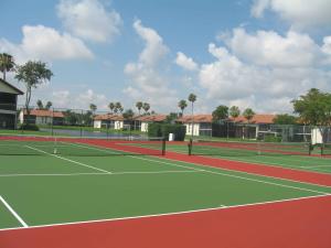 Palm Chase Lakes - Residential