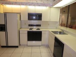 Palm Chase Lakes - Residential