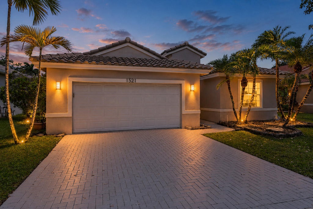 Photo of 1521 SW 186th Avenue, Pembroke Pines, FL 33029 (MLS # B26071404)