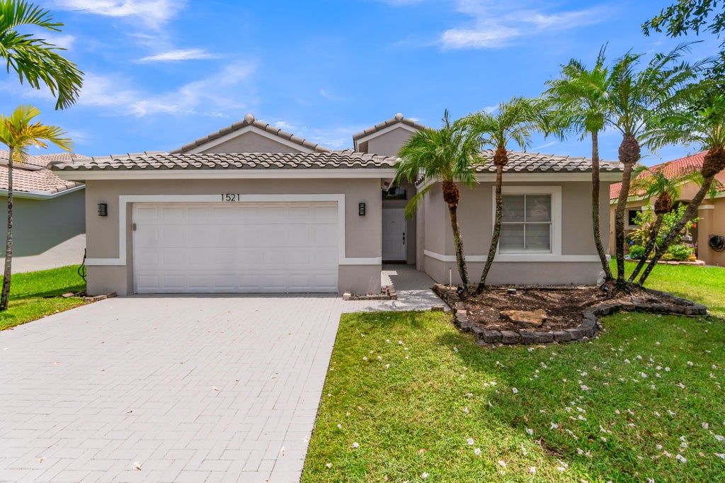 Photo of 1521 SW 186th Avenue, Pembroke Pines, FL 33029 (MLS # B26071404)