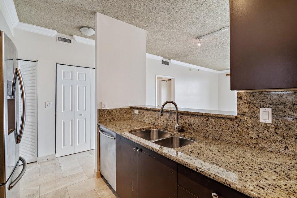 MONTECITO PALM BEACH COND - Residential