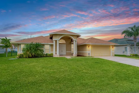 6496 NW Groveland Terrace, Port St Lucie, FL MLS: R11072703