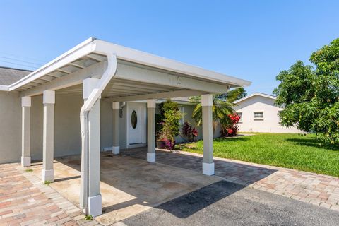 4896 Royal Court S West Palm Beach FL 33415
