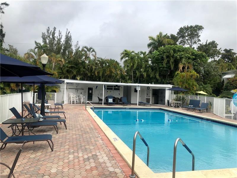 1045 SE 15th St 13D