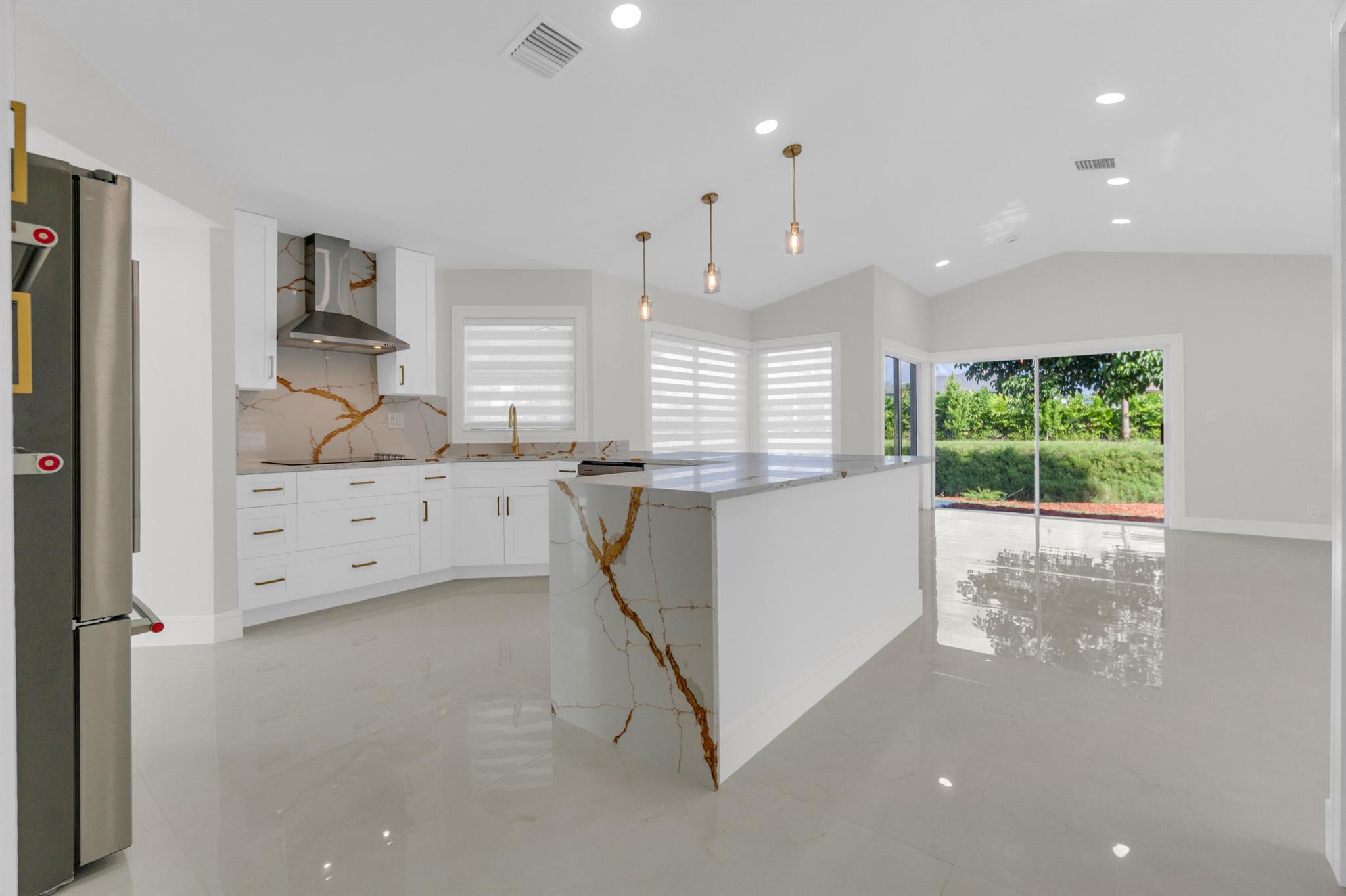 WEST BOCA LAKE - Residential