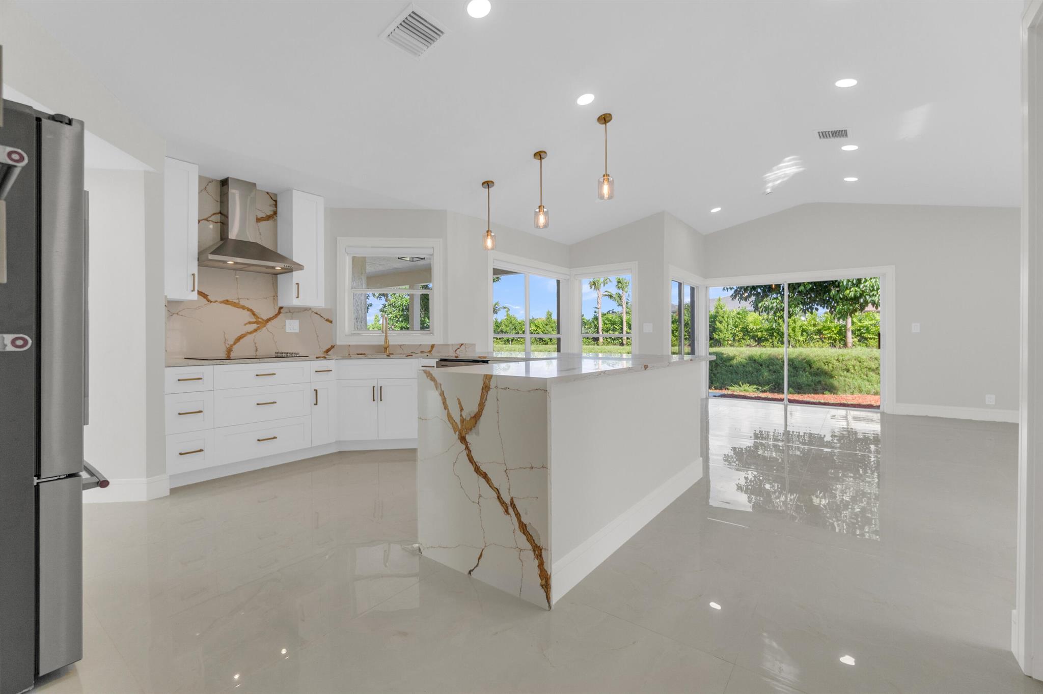 WEST BOCA LAKE - Residential