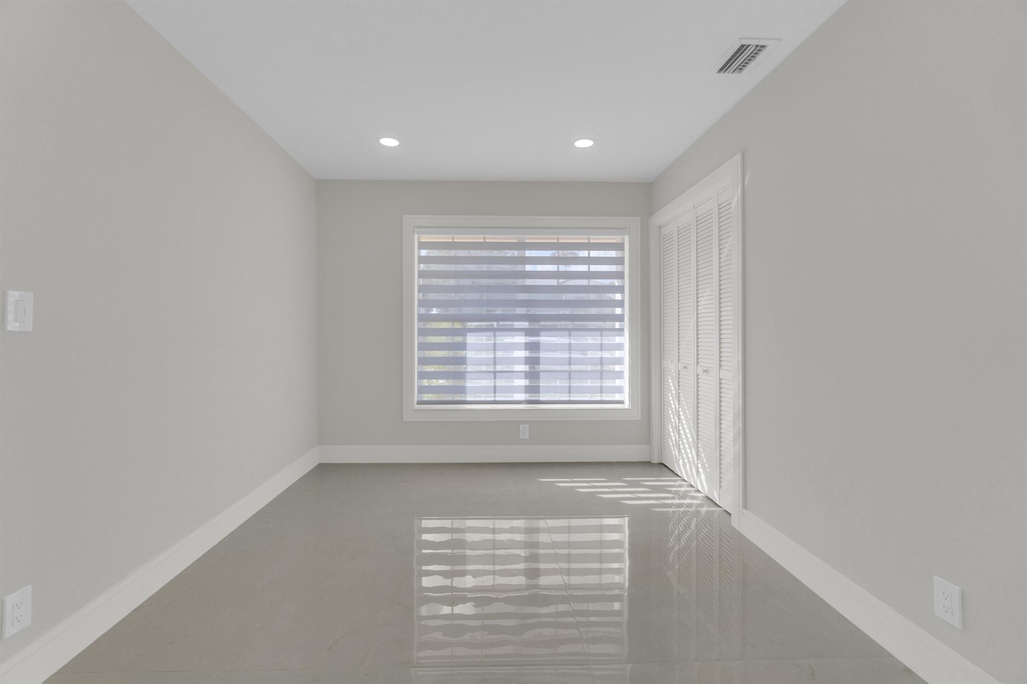 WEST BOCA LAKE - Residential