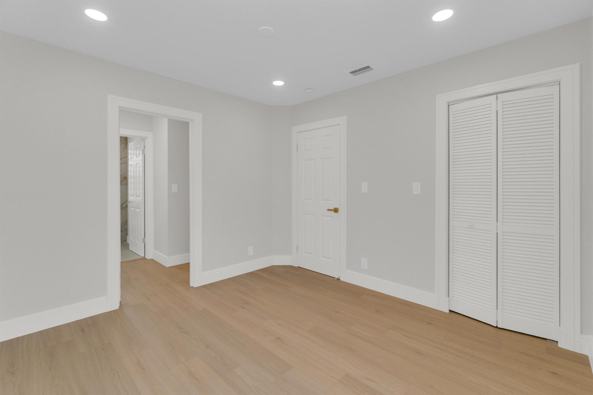 WEST BOCA LAKE - Residential