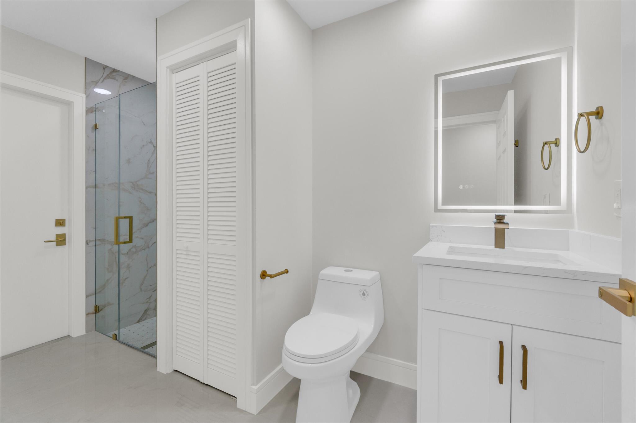 WEST BOCA LAKE - Residential