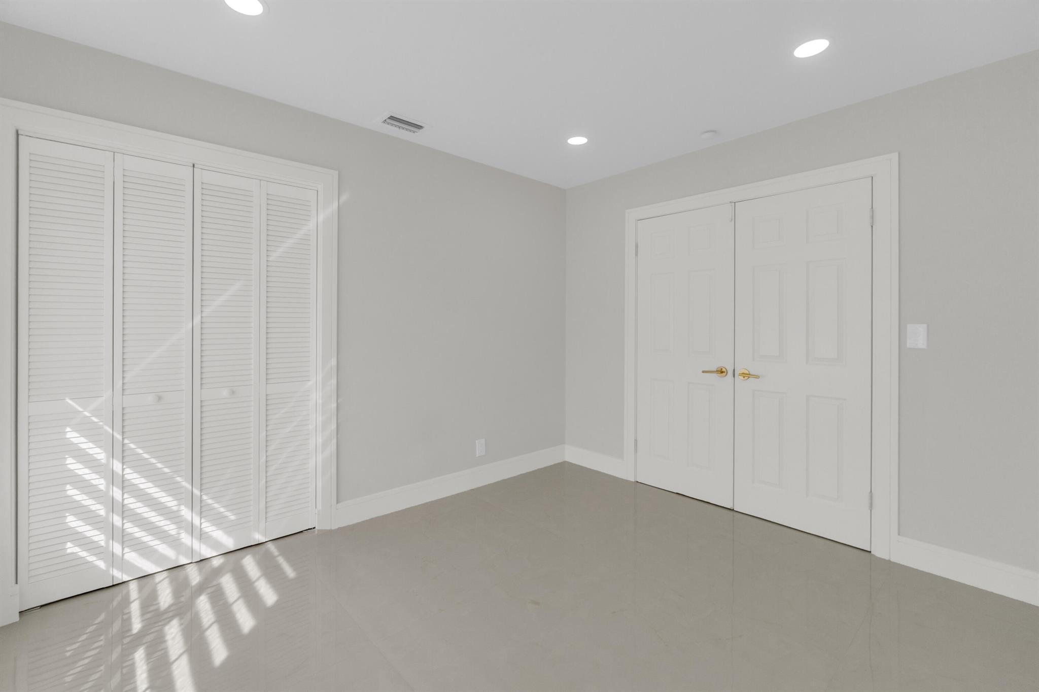 WEST BOCA LAKE - Residential