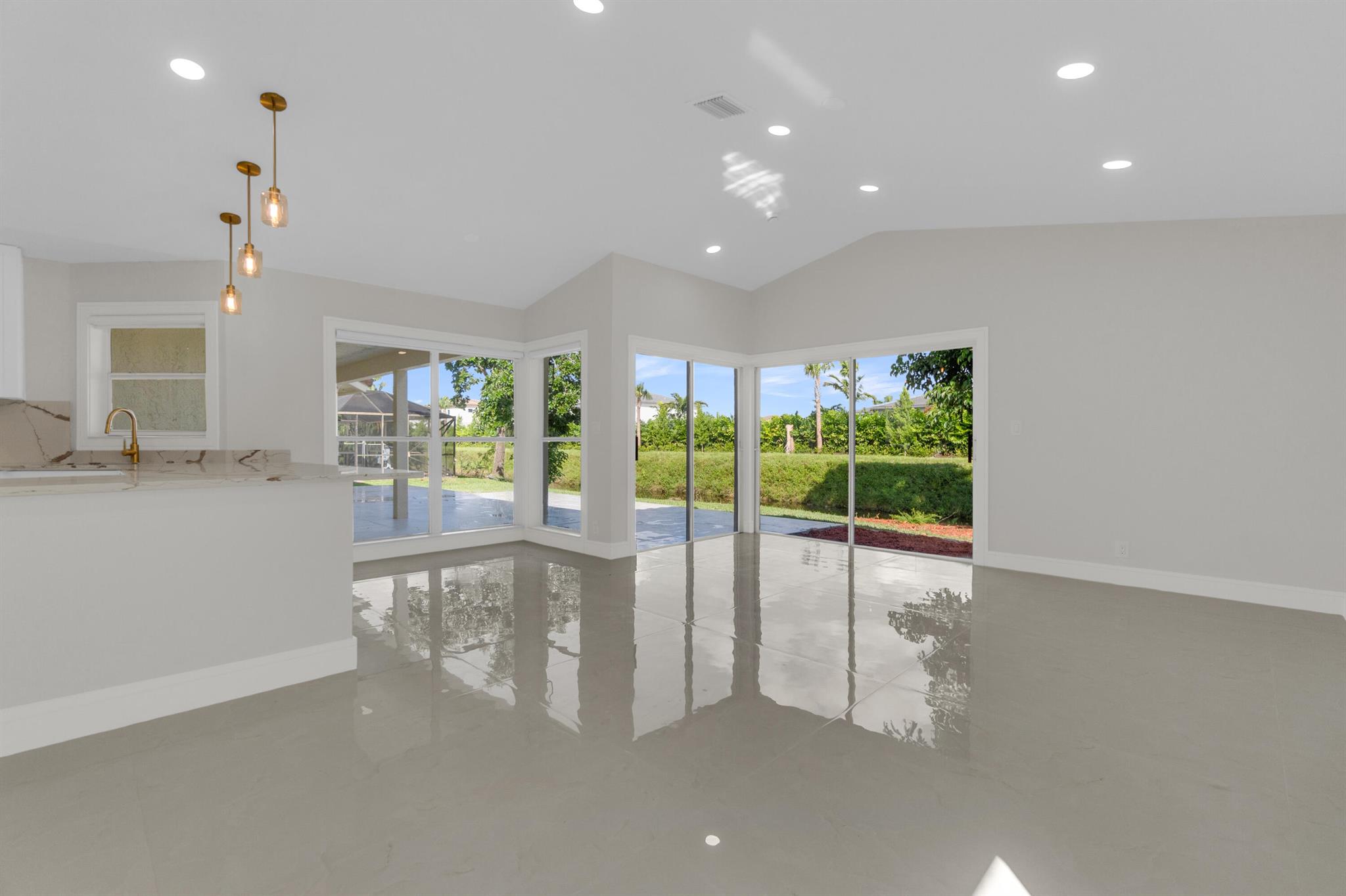 WEST BOCA LAKE - Residential