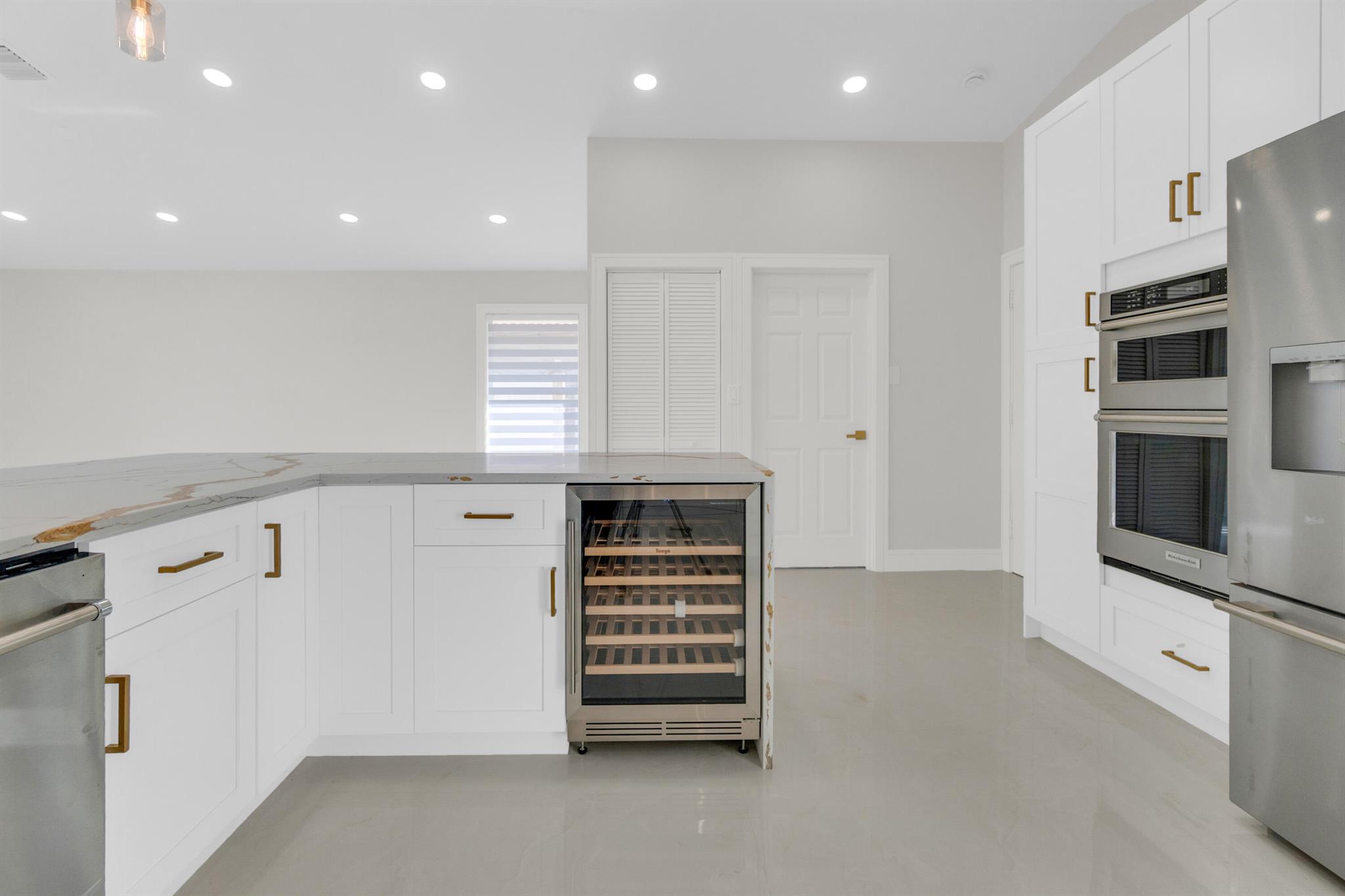 WEST BOCA LAKE - Residential