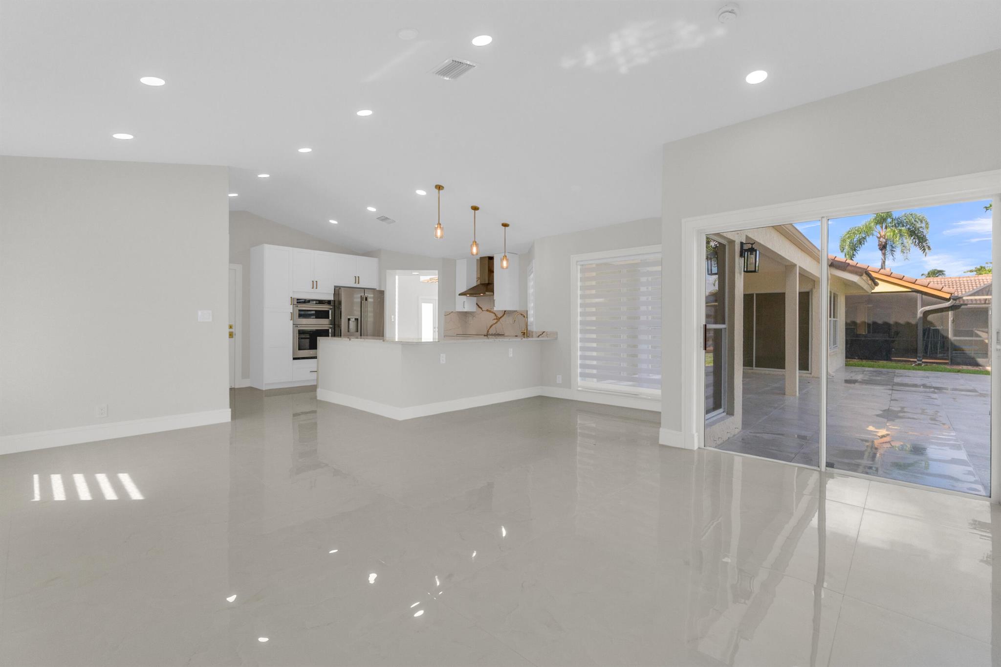 WEST BOCA LAKE - Residential