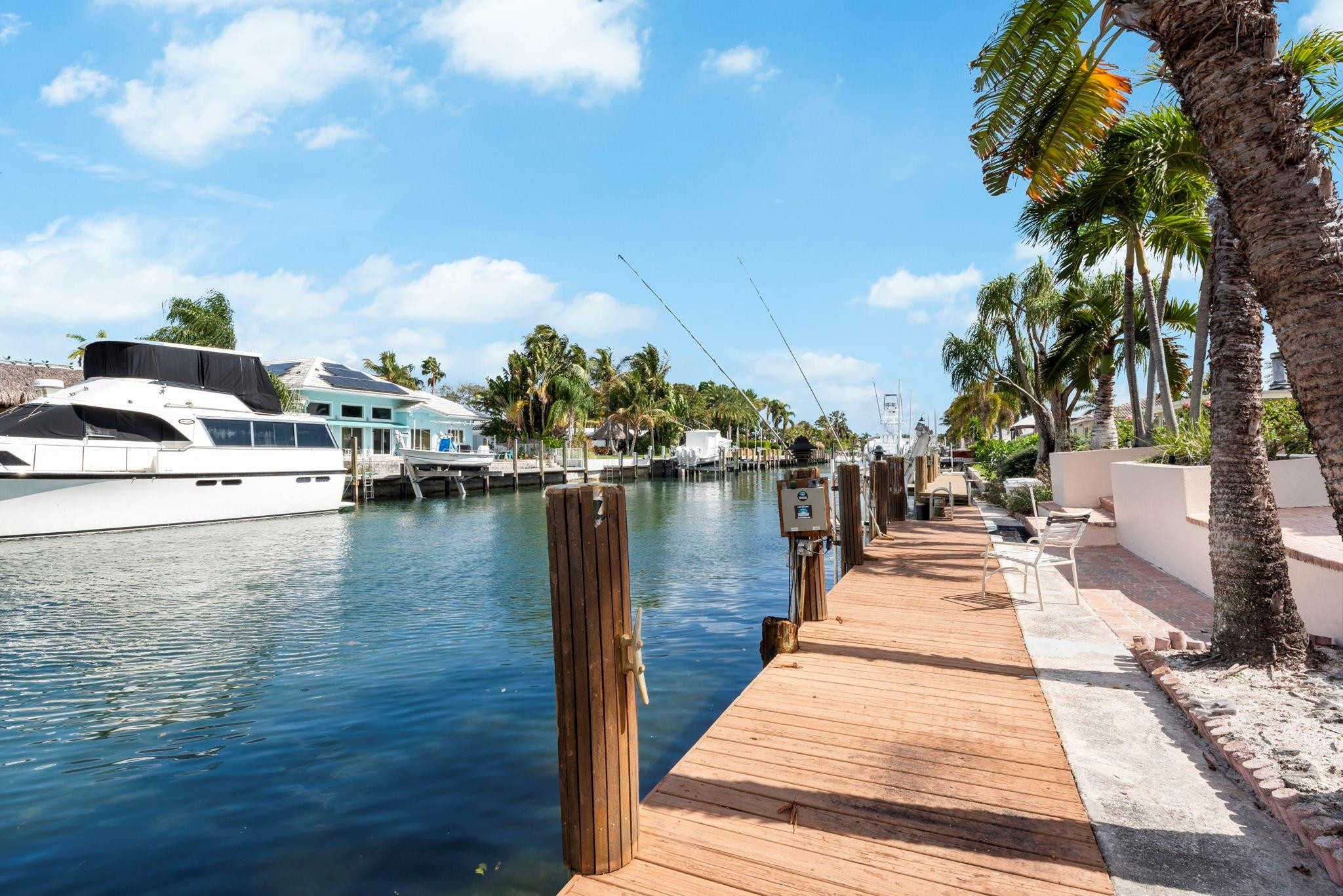 Santamaria Harbor 28-27 B - Residential