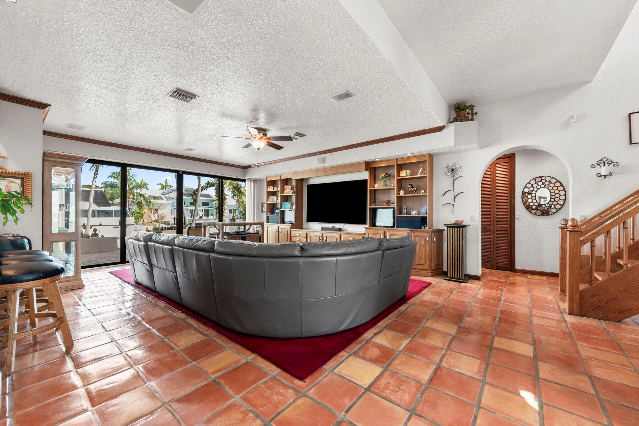 Santamaria Harbor 28-27 B - Residential